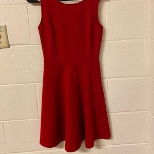 Short red dress with pretty back🔺